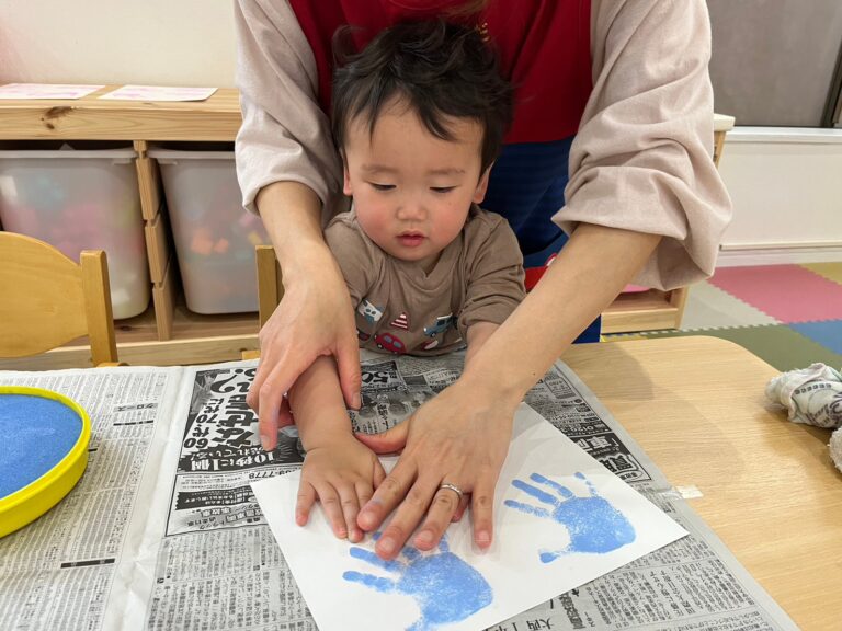 初めての制作🦋(1歳児🐬)