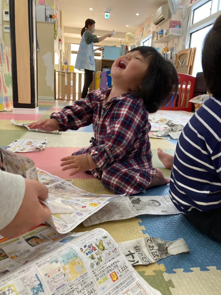 無限に広がる新聞遊び♾️