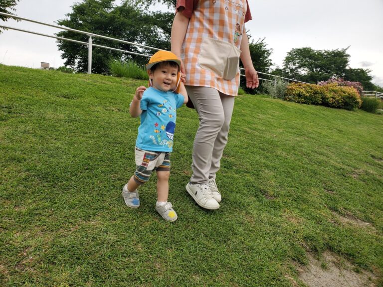 梅雨の晴れ間に👣(1歳児🐬)