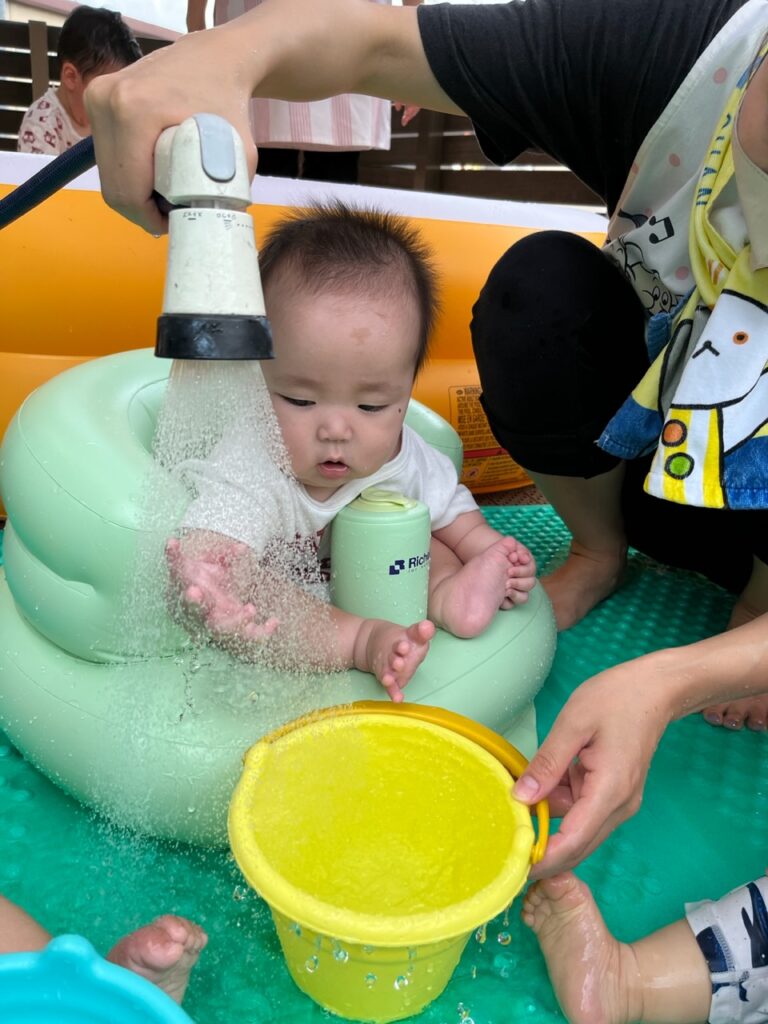 チャプチャプ楽しい水遊び💦(0歳児🦦)