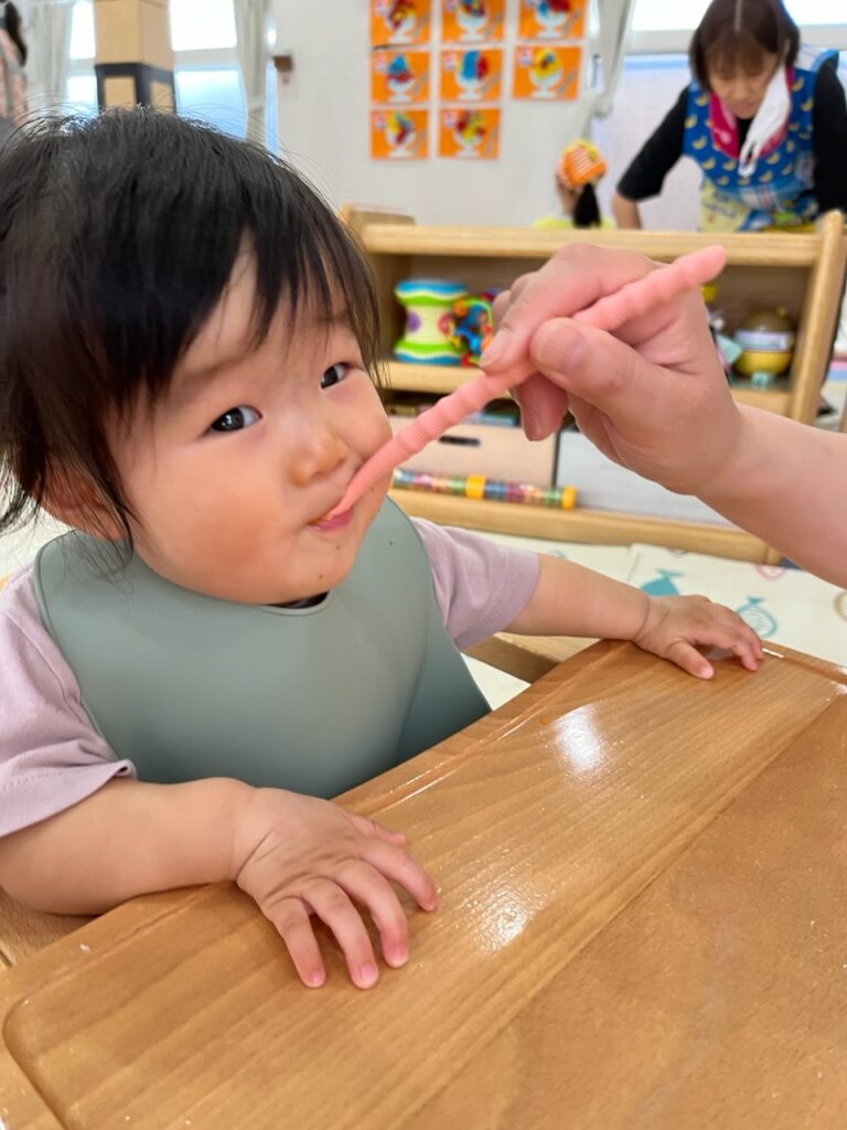 パクパク♪ゴクゴク♪おいしいね(0歳児🦦)