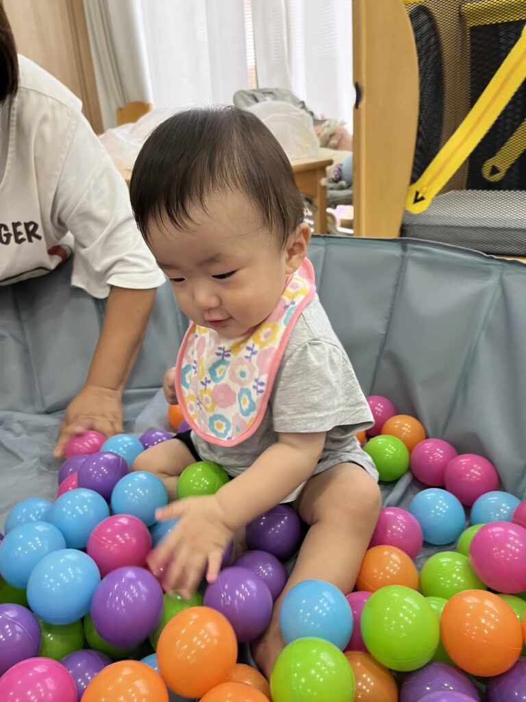 ボールプールで遊ぼう😆(0歳児🦦)