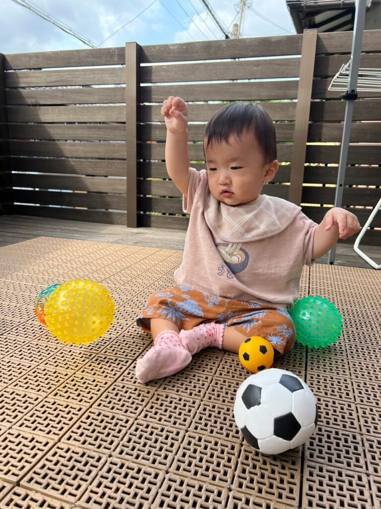 テラスで遊ぼう☀️(0歳児🦦)