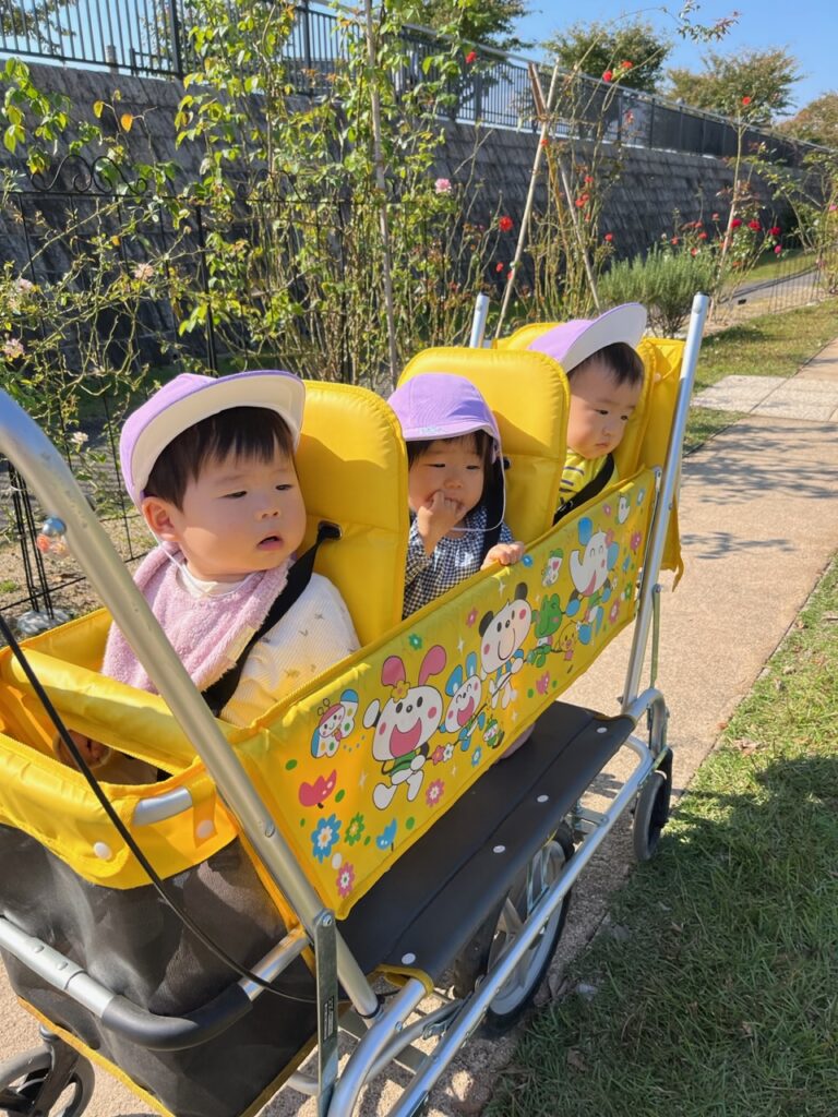 ひろばの中を散策だ🌾(0歳児🦦)