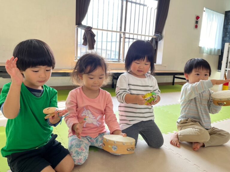 様々な楽器を鳴らしてみよう🥁♪(2歳児🐳)