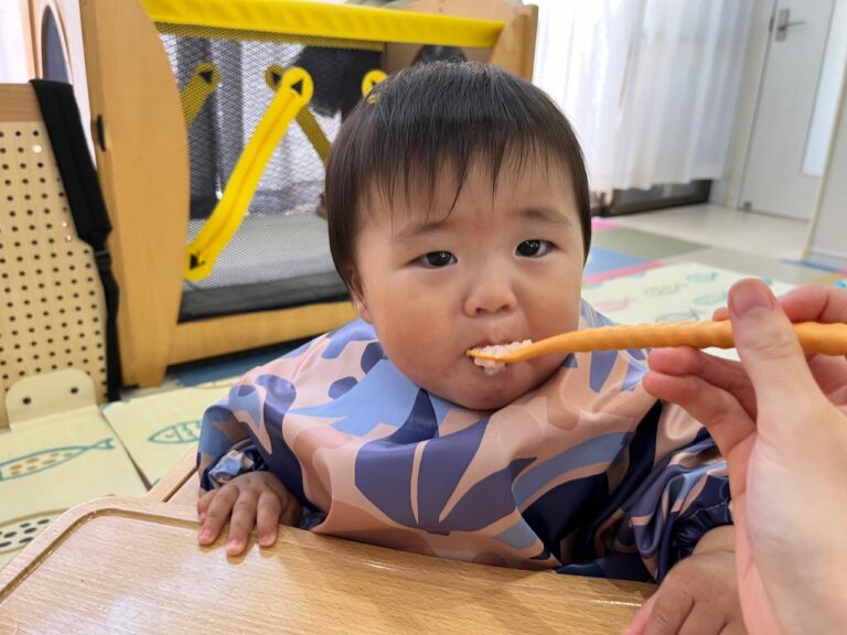 はじめての給食😋(0歳児🦦)