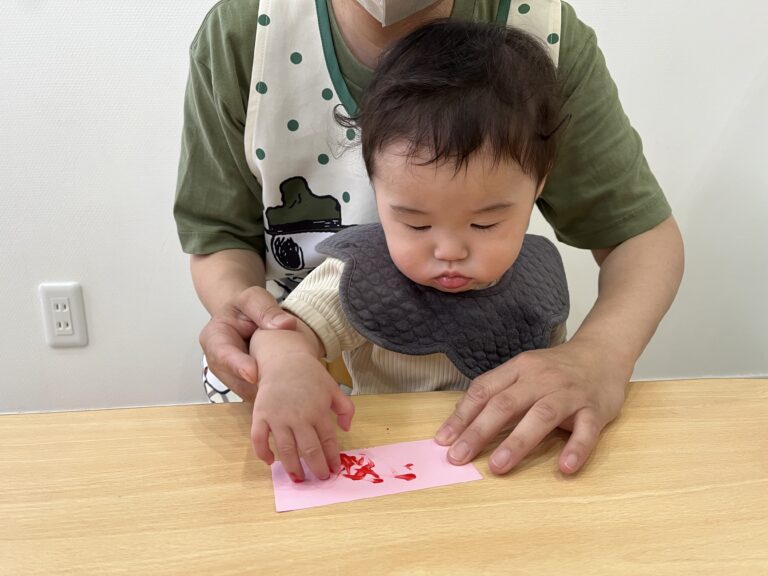 保護中: 絵の具を使って指スタンプをしよう☝️(0歳児🦦)