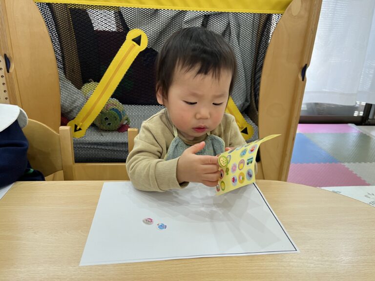 保護中: ペタペタしたよ🌟(0歳児🦦)