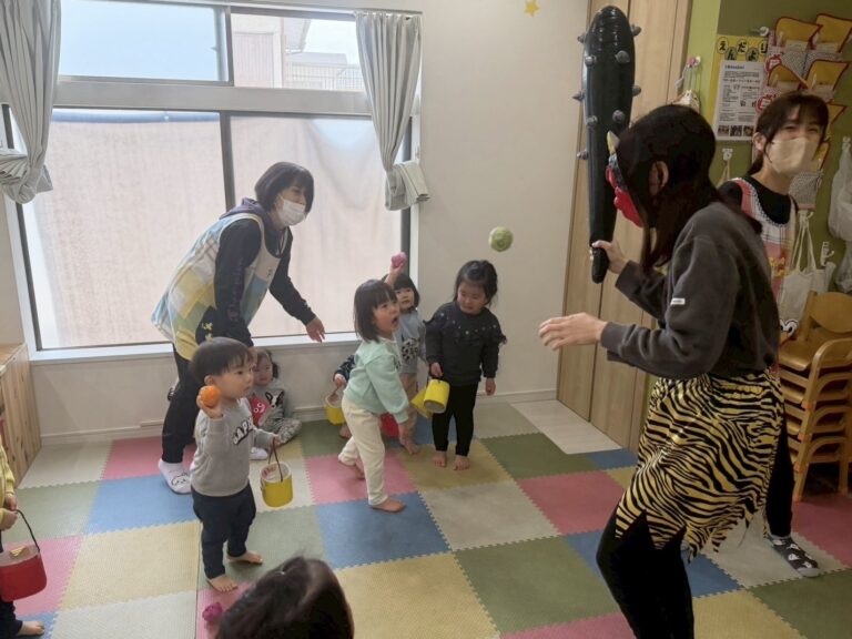 豆を投げて鬼退治👹❗️